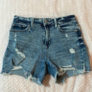 Super cute high rise shorts!!